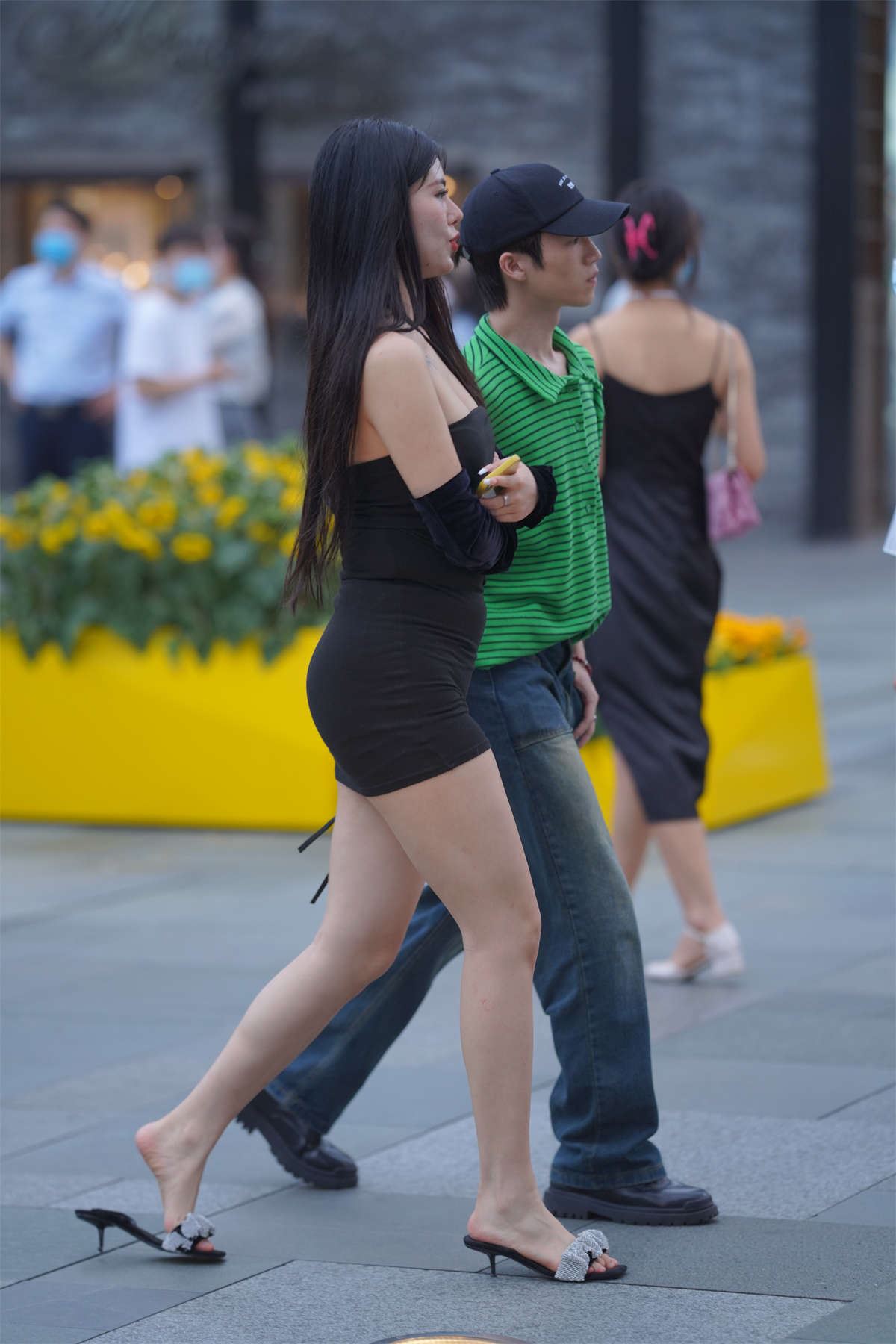 黑色紧身包臀裙