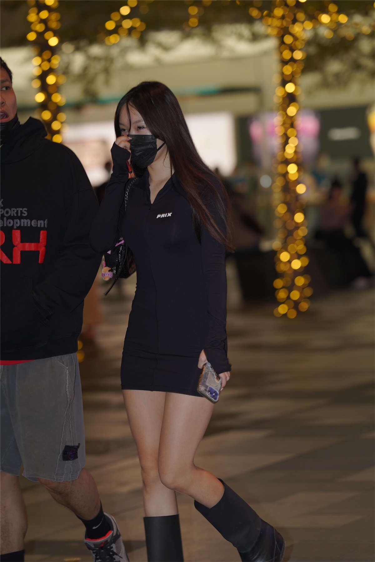 黑短裙小姐姐