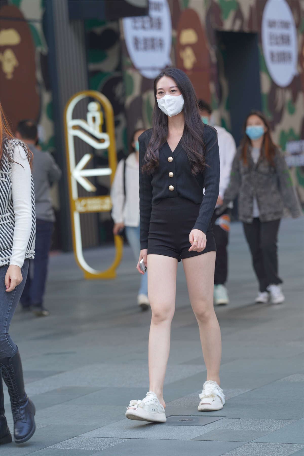 黑色职业装美女