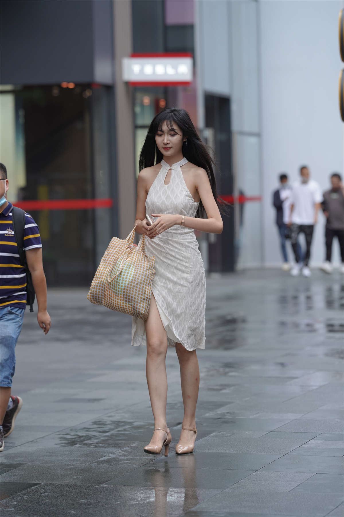 白色长裙美女