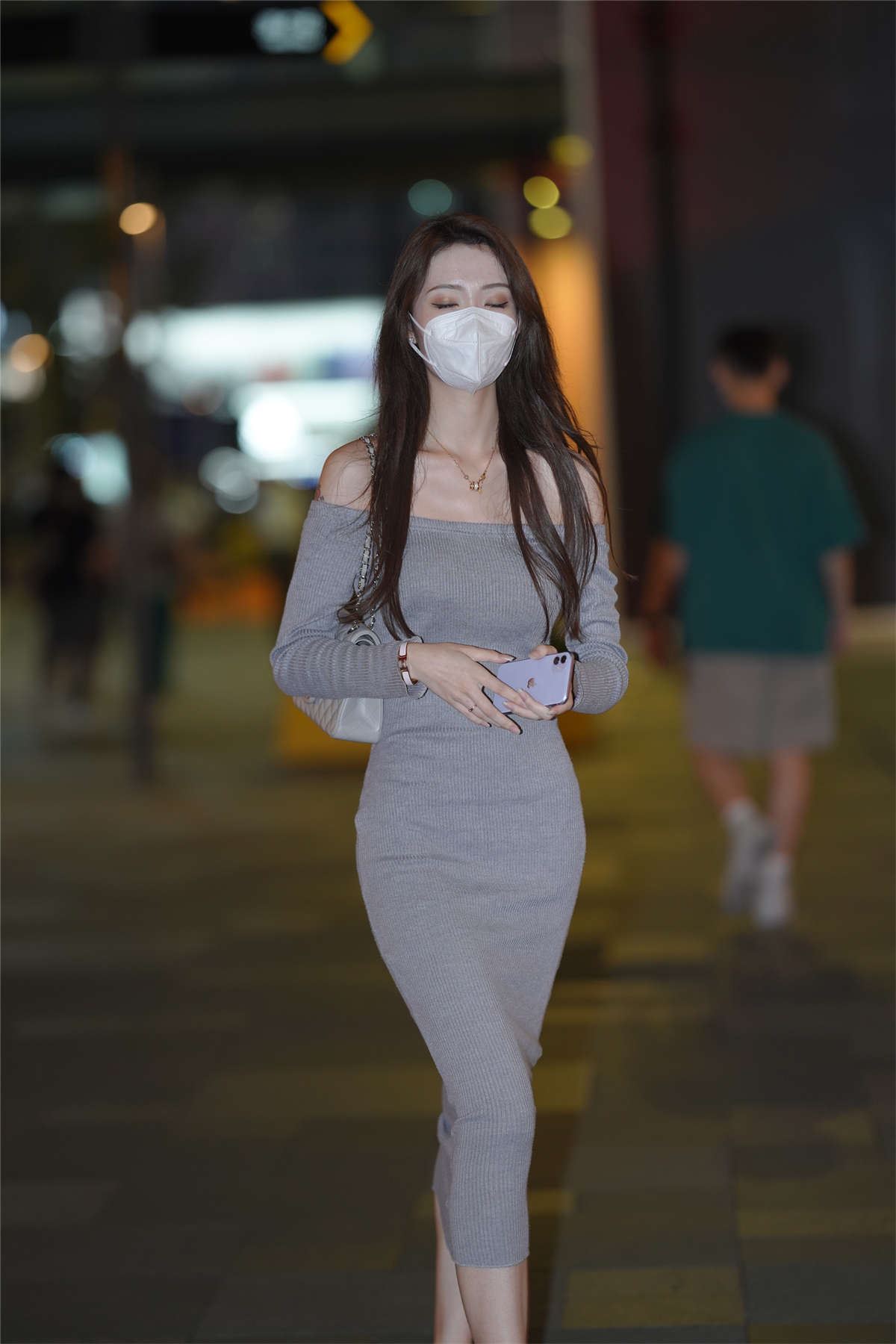 漂亮的一字长裙小姐姐