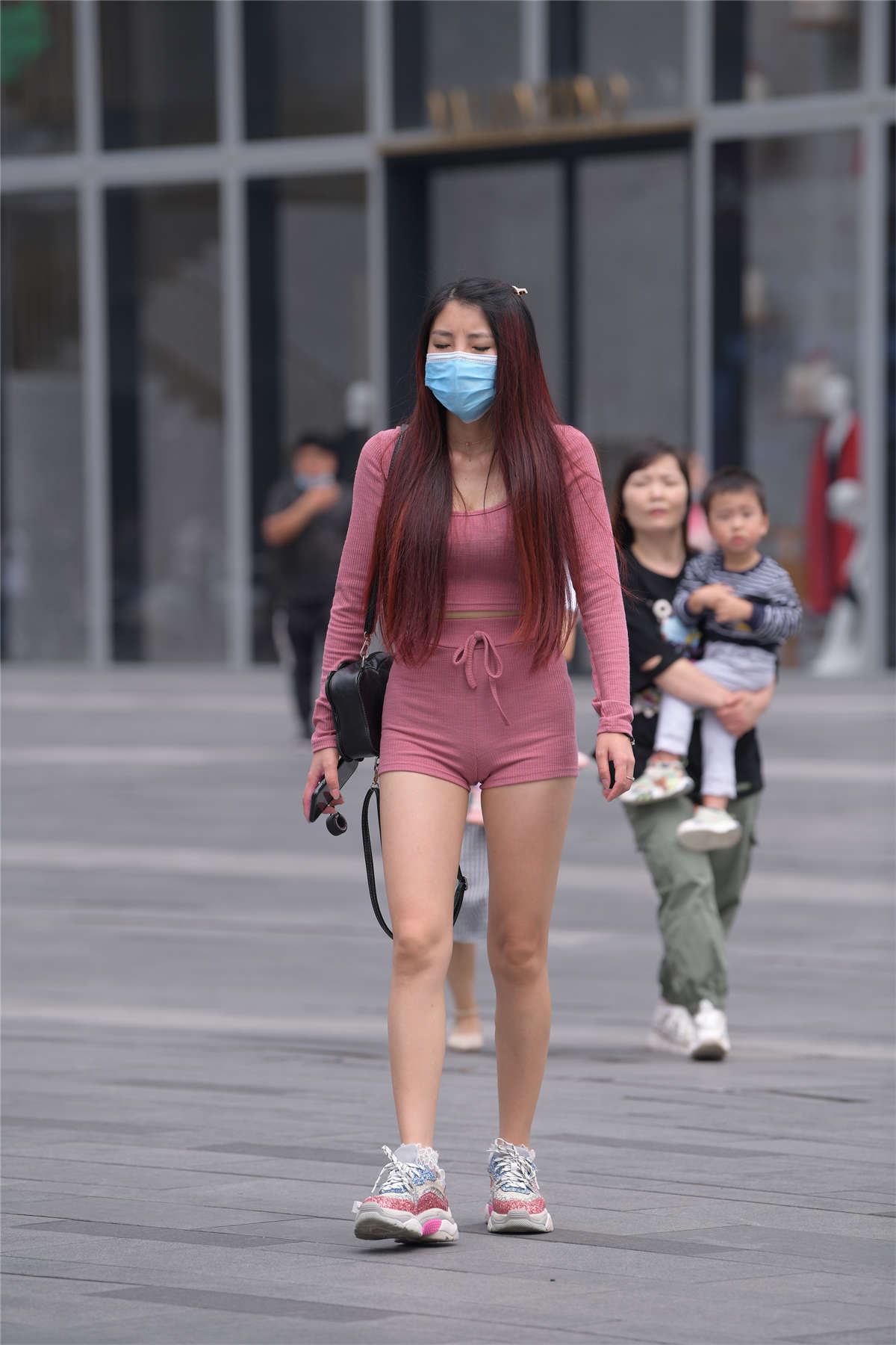 漂亮的红色套装小姐姐