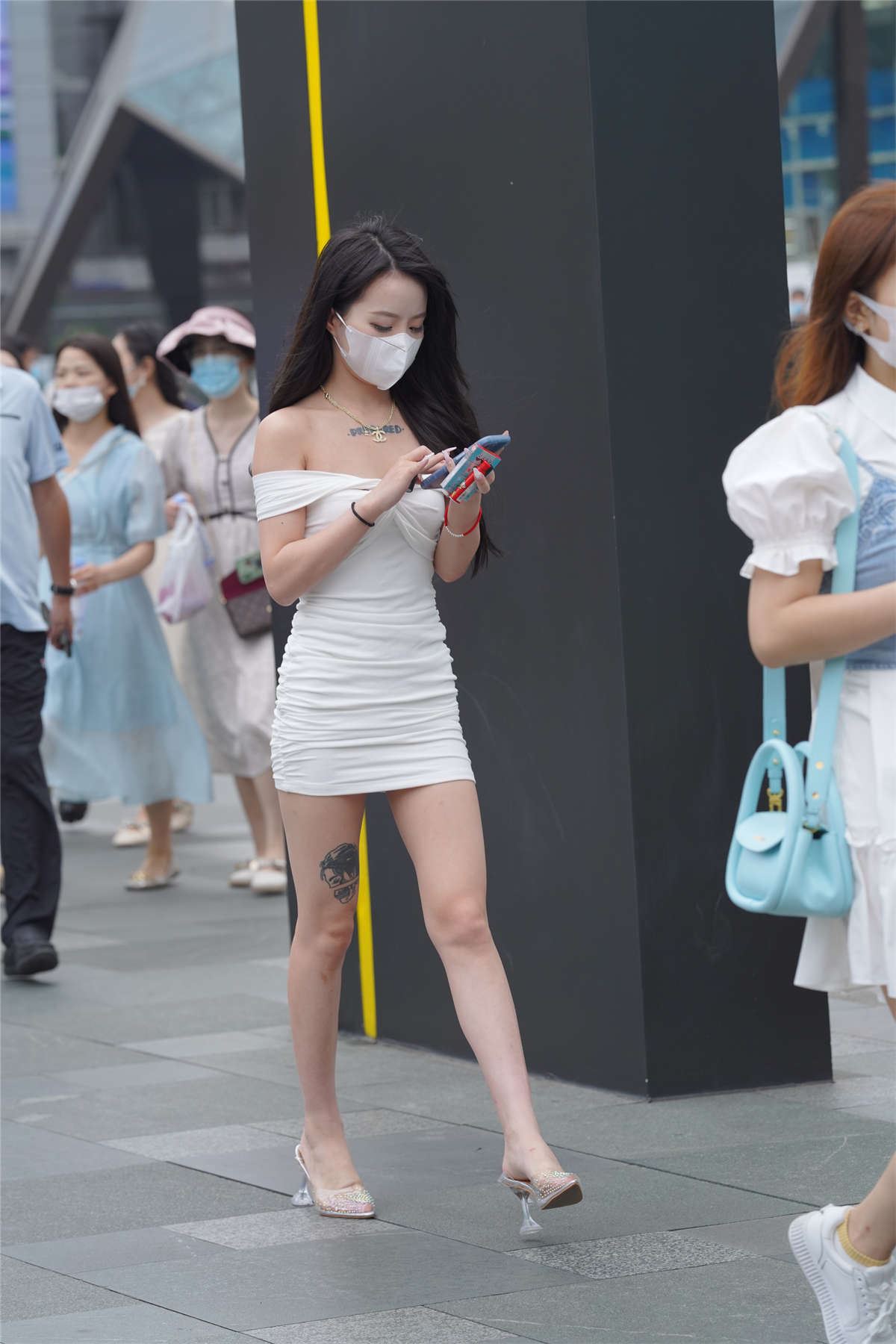 纹身小姐姐