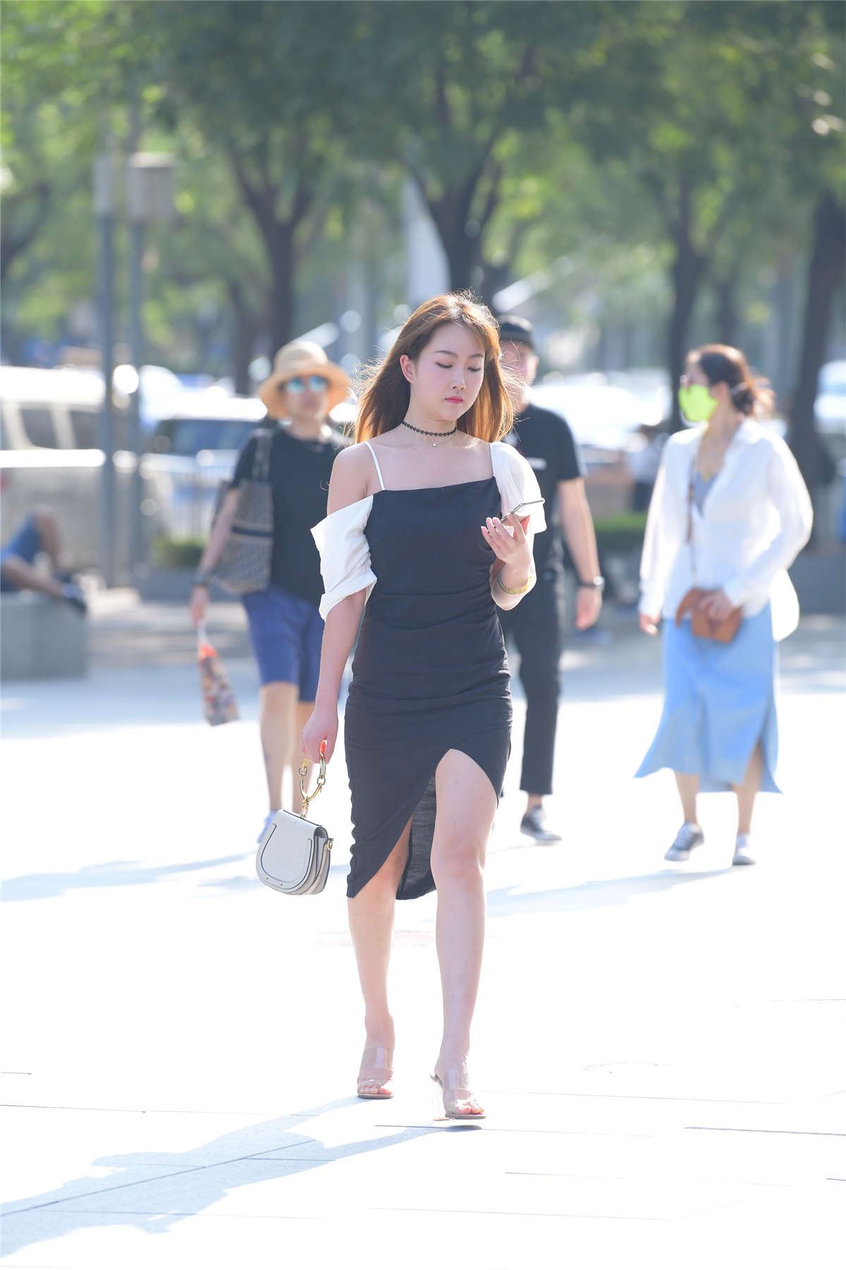 漂亮的黑色长裙美女