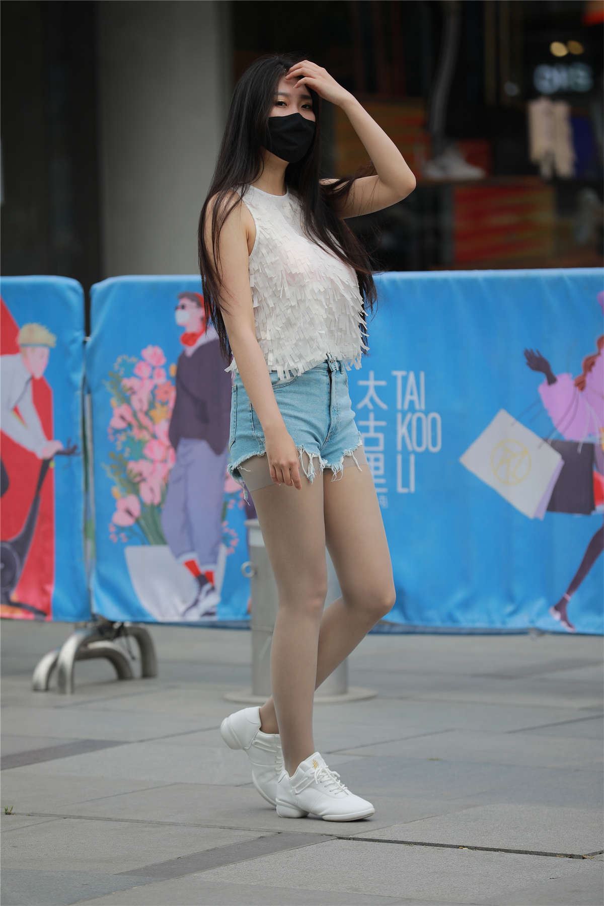 牛仔短裤丝袜女孩