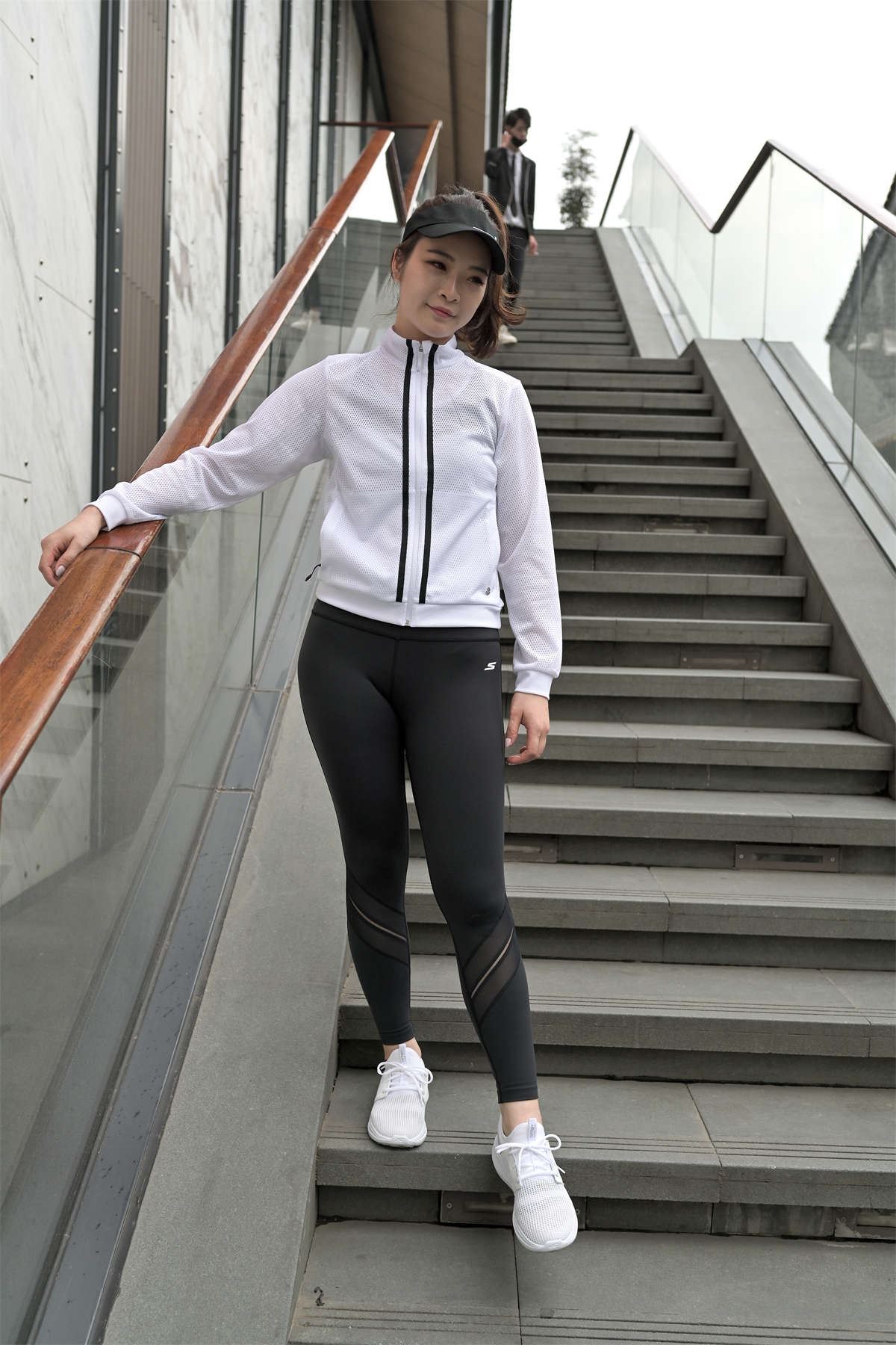 摄霸街拍作品 - 紧身瑜伽裤美女