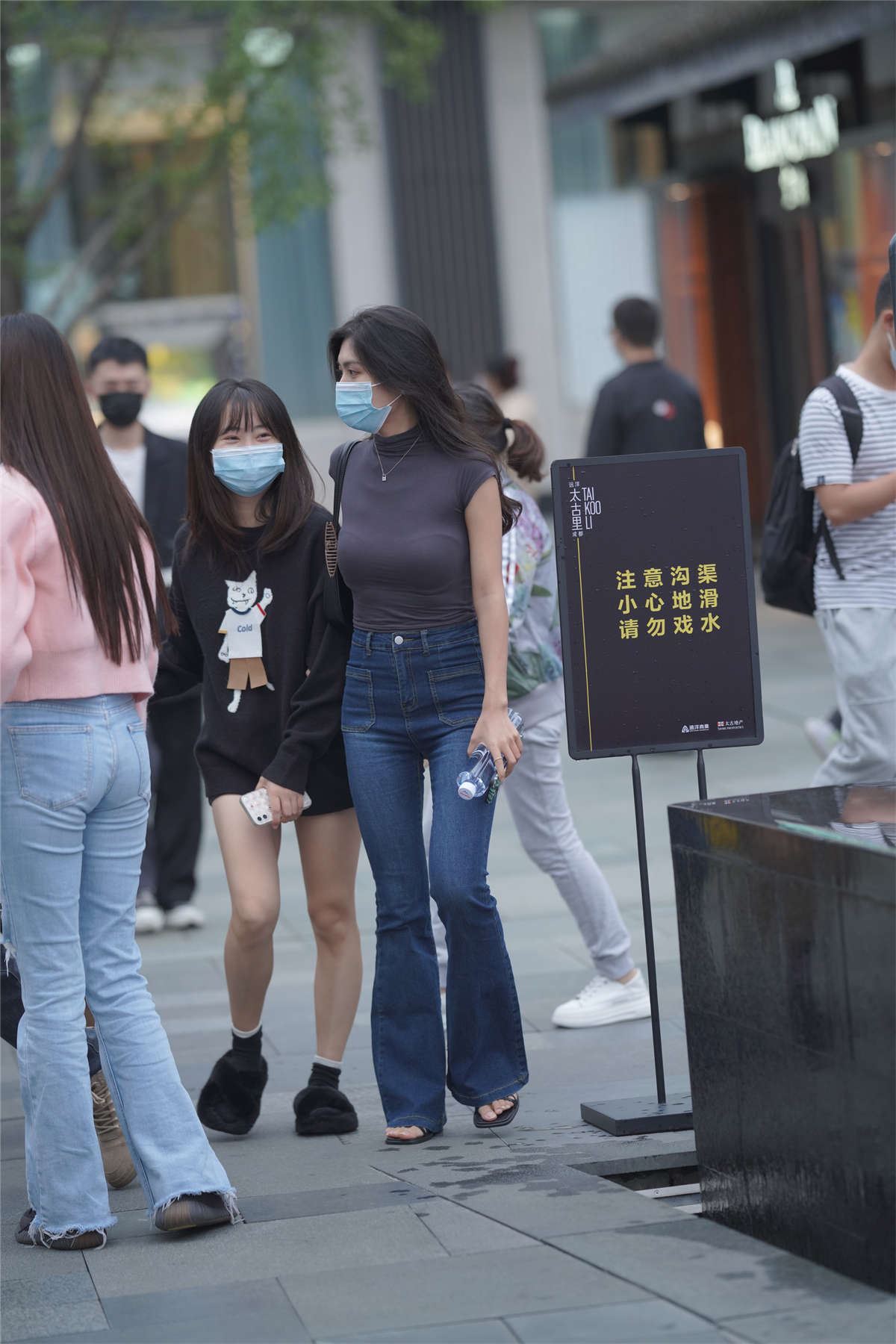 飒爽喇叭牛仔裤