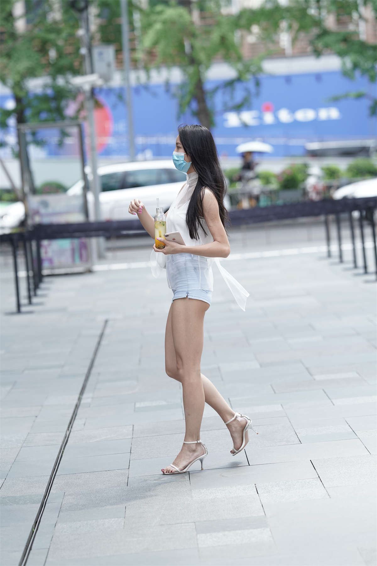 高挑牛仔短裤