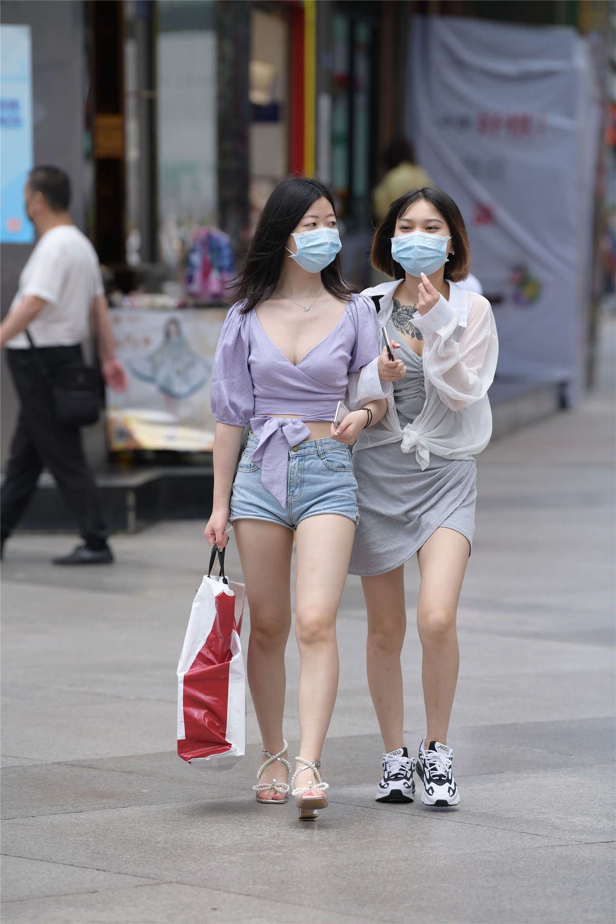 视觉冲击街拍作品 - 性感的单眼皮热裤女孩