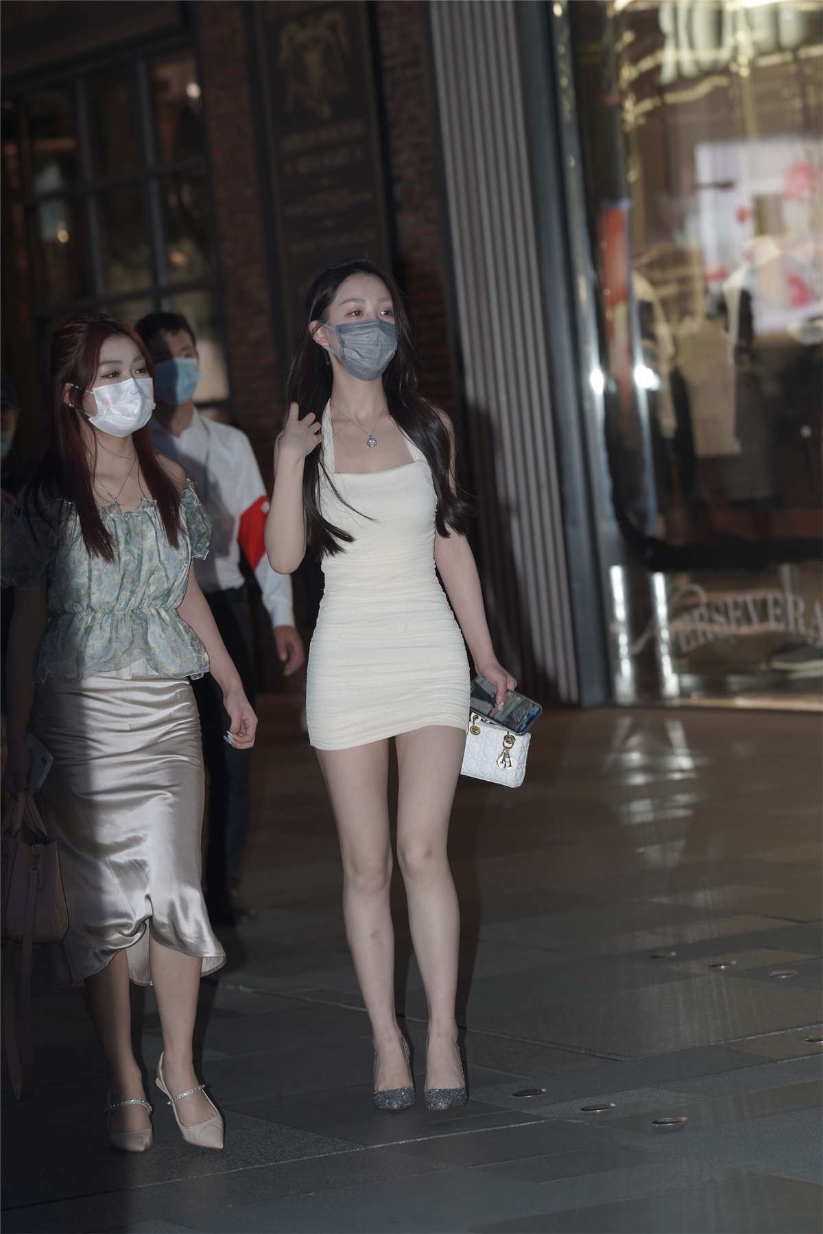 简约白色吊带修身裙