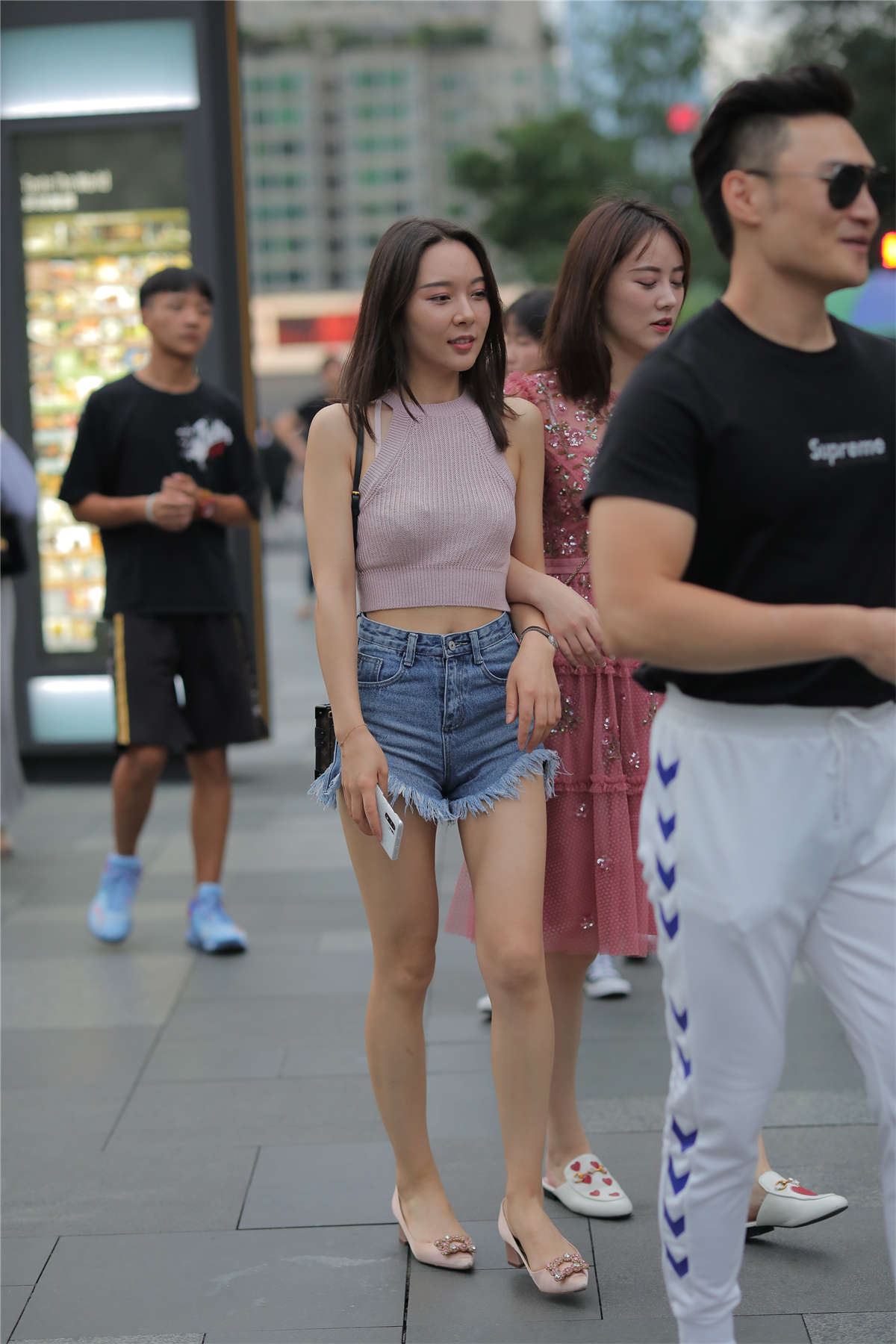 牛仔短裤美女