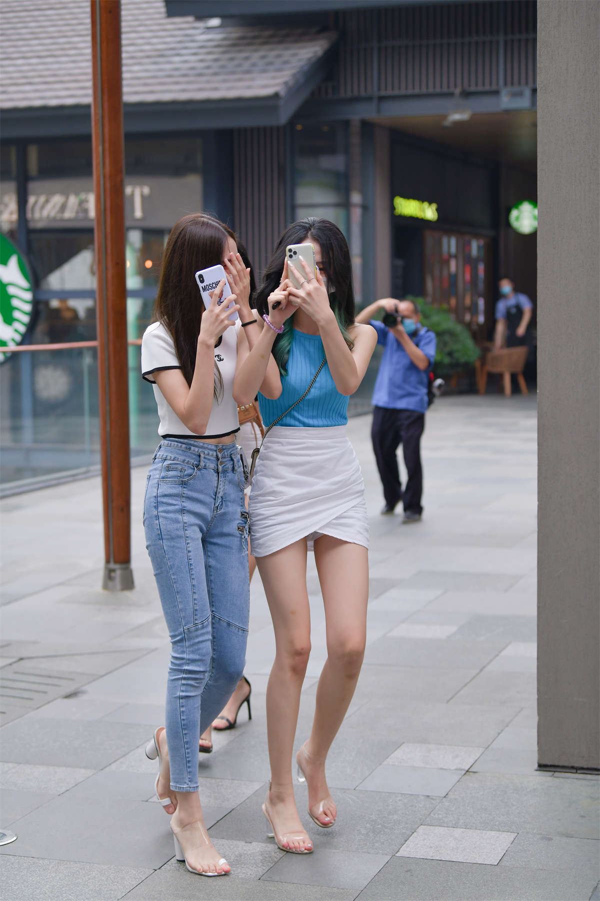 高挑靓丽姐妹花