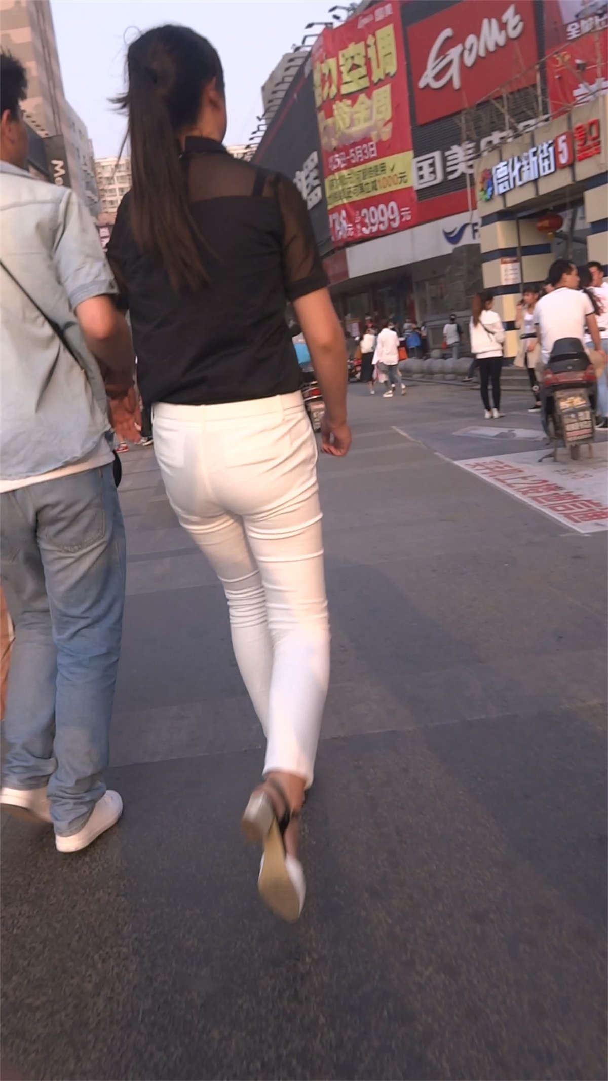黑色蕾丝衬衫超级紧身白裤美臀