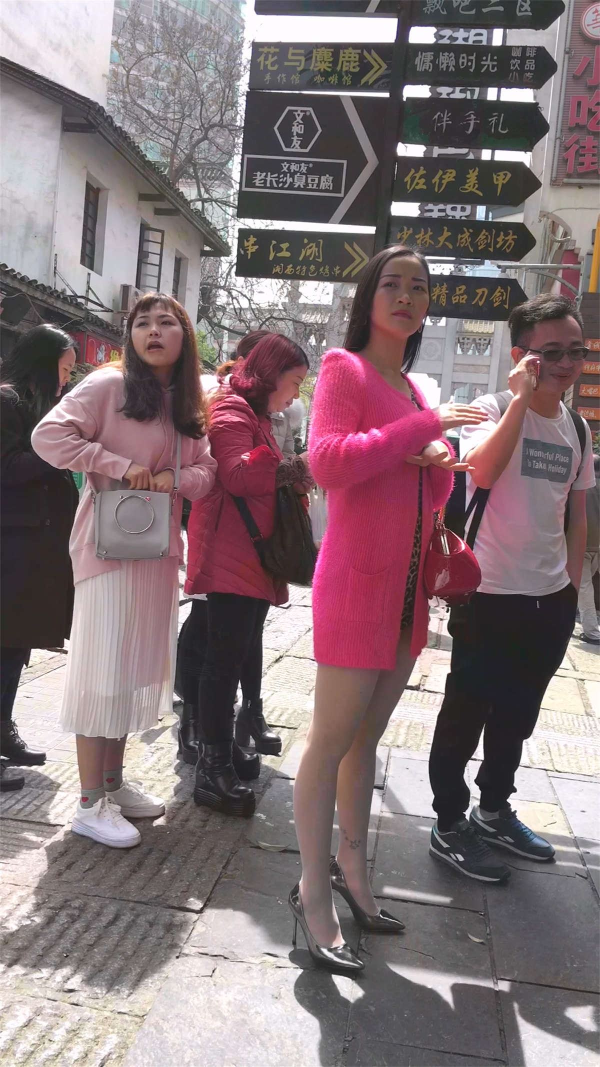 阳光下的肉丝大腿美腿