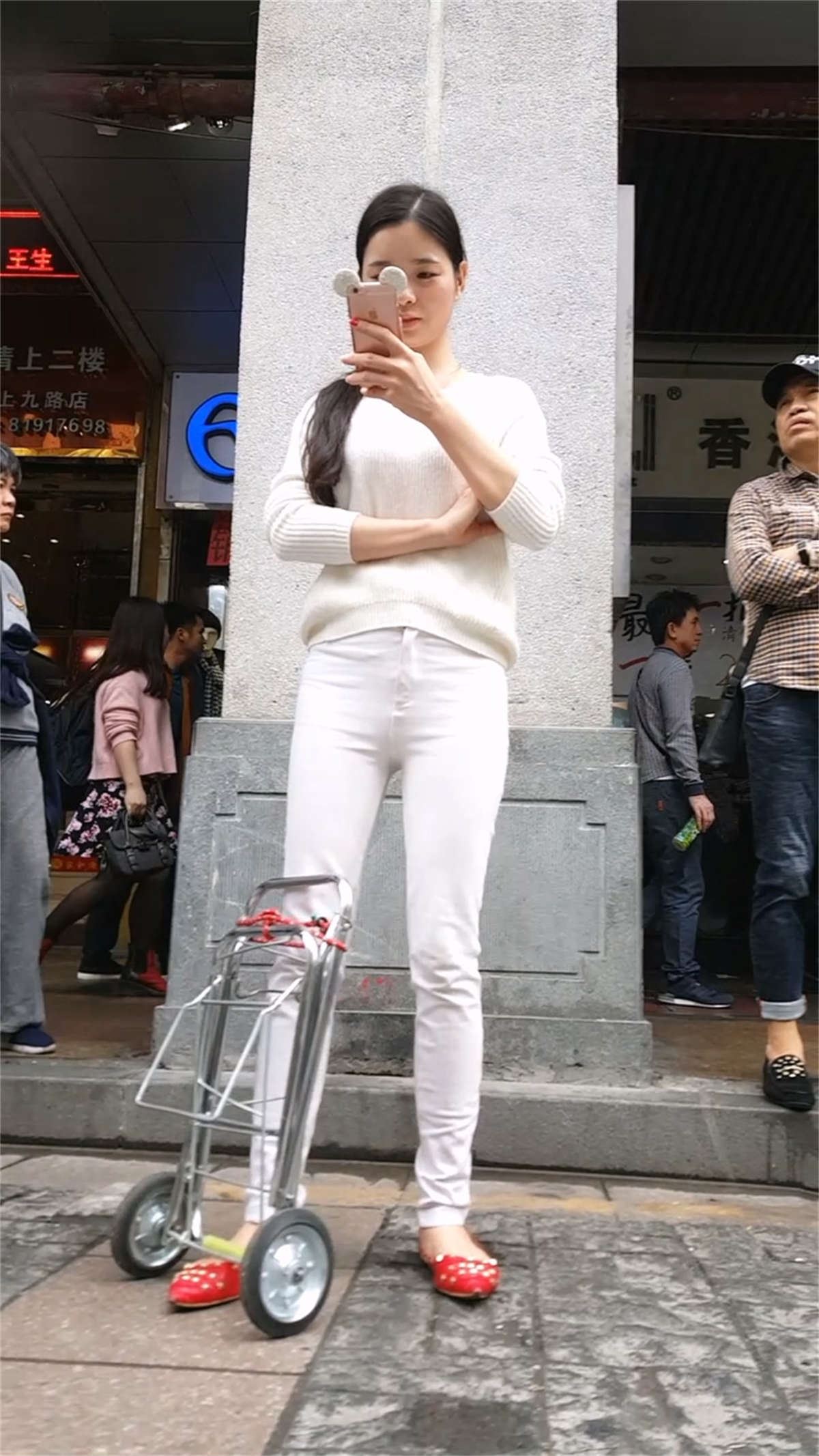 白色的牛仔蓝漂亮的美女