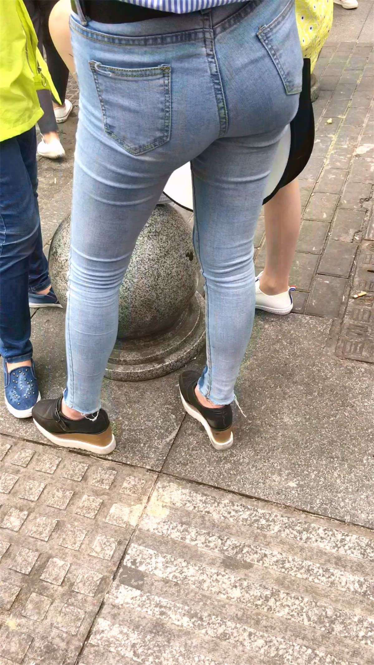 紧身牛仔裤极品美女