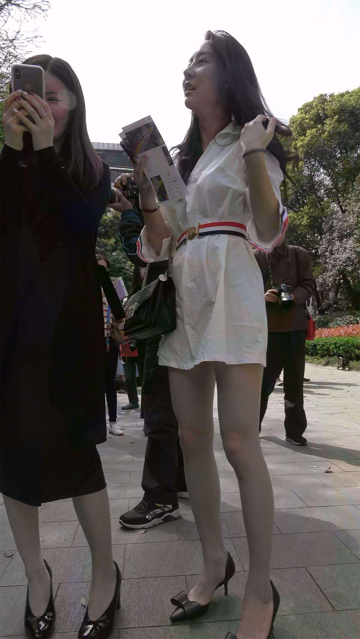 白色连衣裙美颜美女身材好颜值高