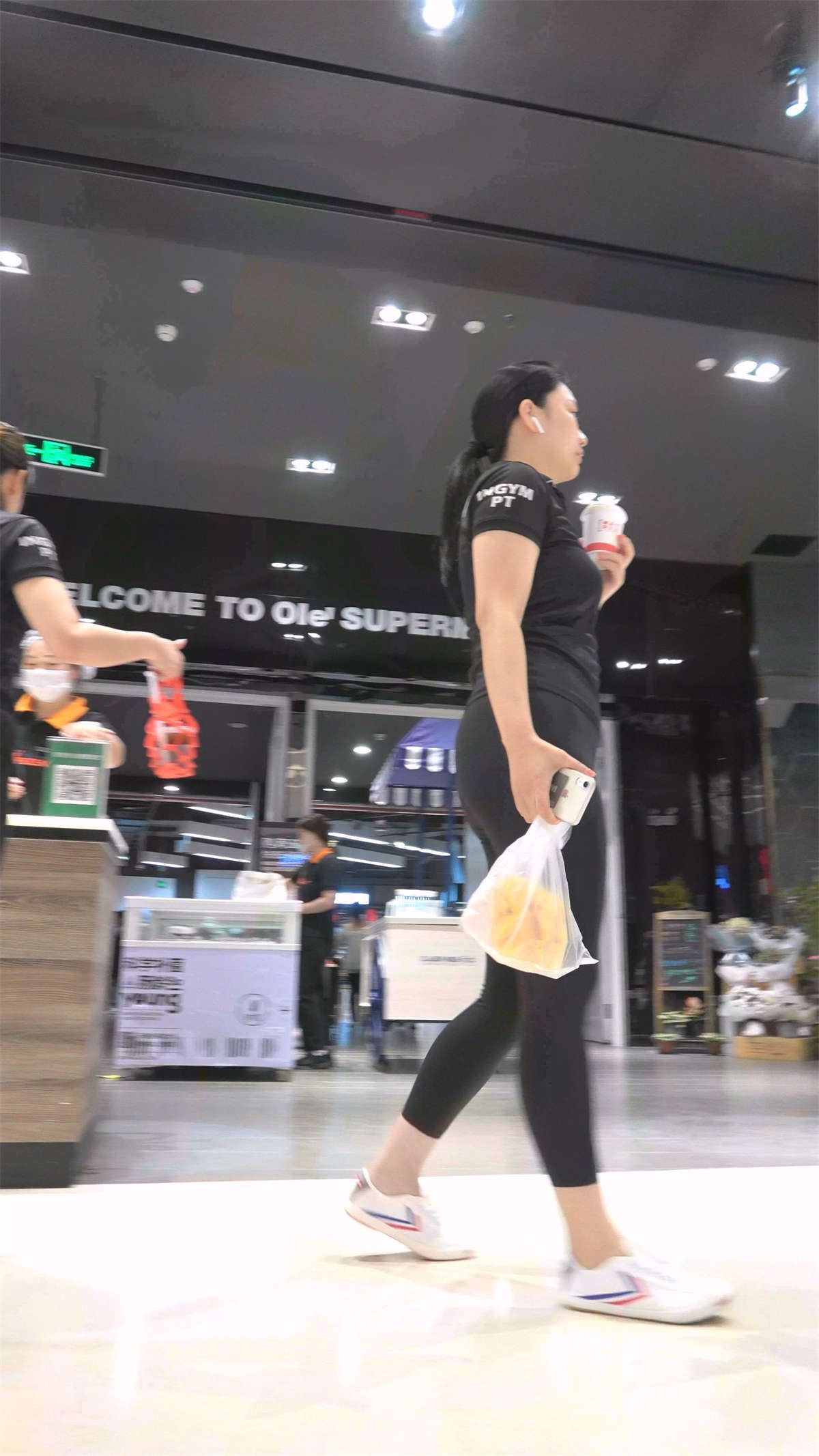 紧身裤性感美妇