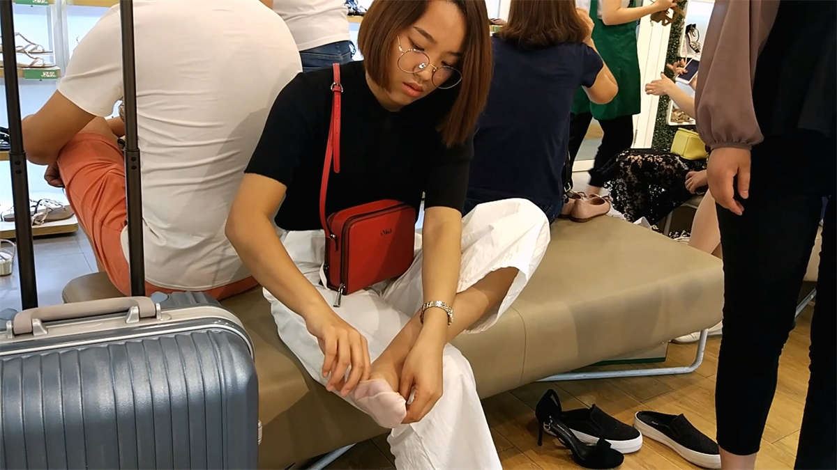 超多裸腿美腿美女试鞋