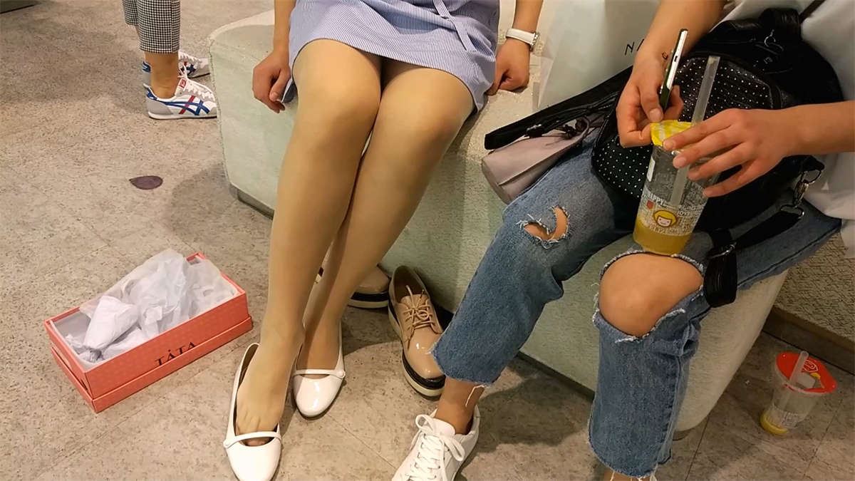 鞋店试鞋的肉丝脚