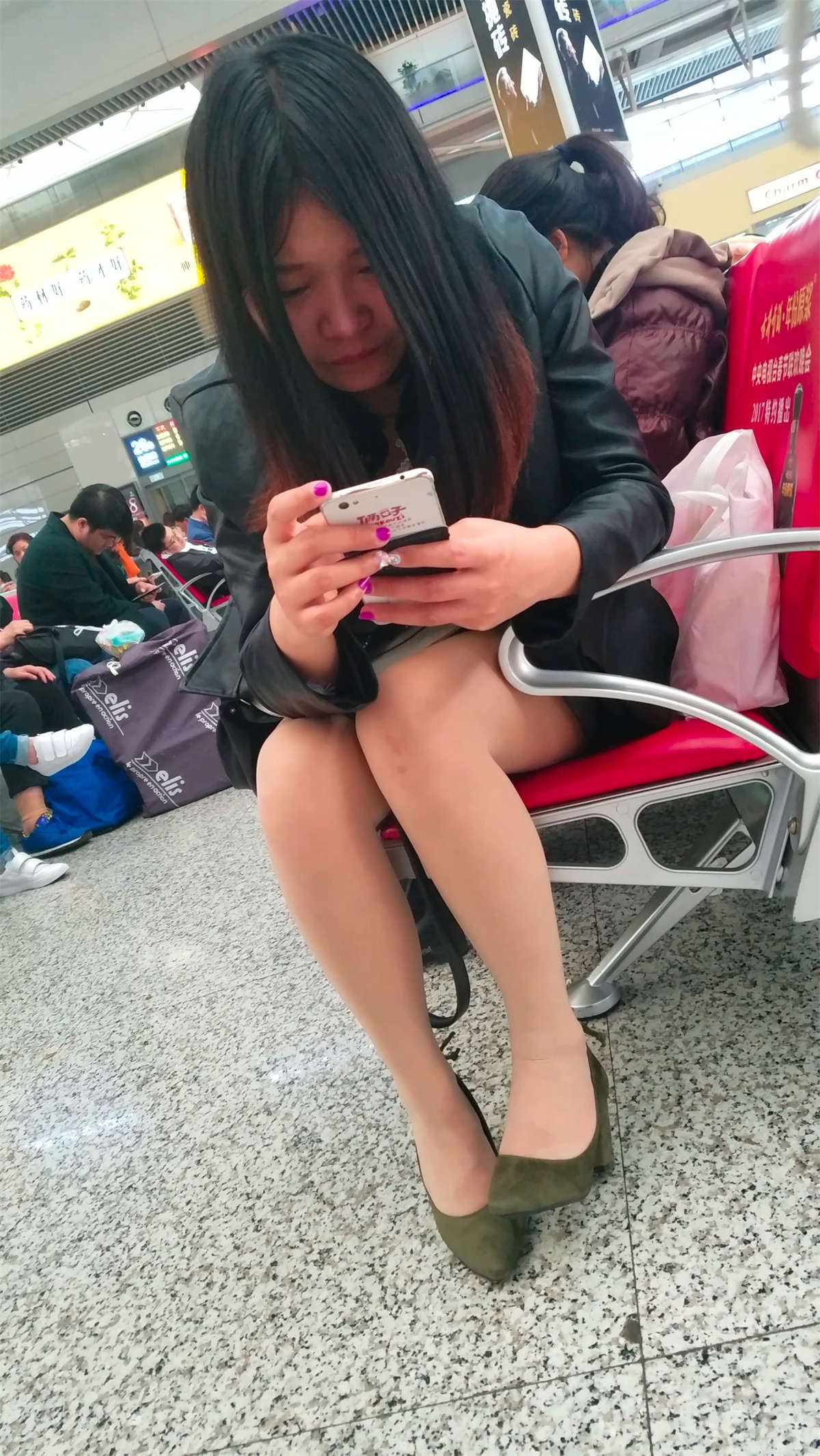 车站等候要来的朋友
