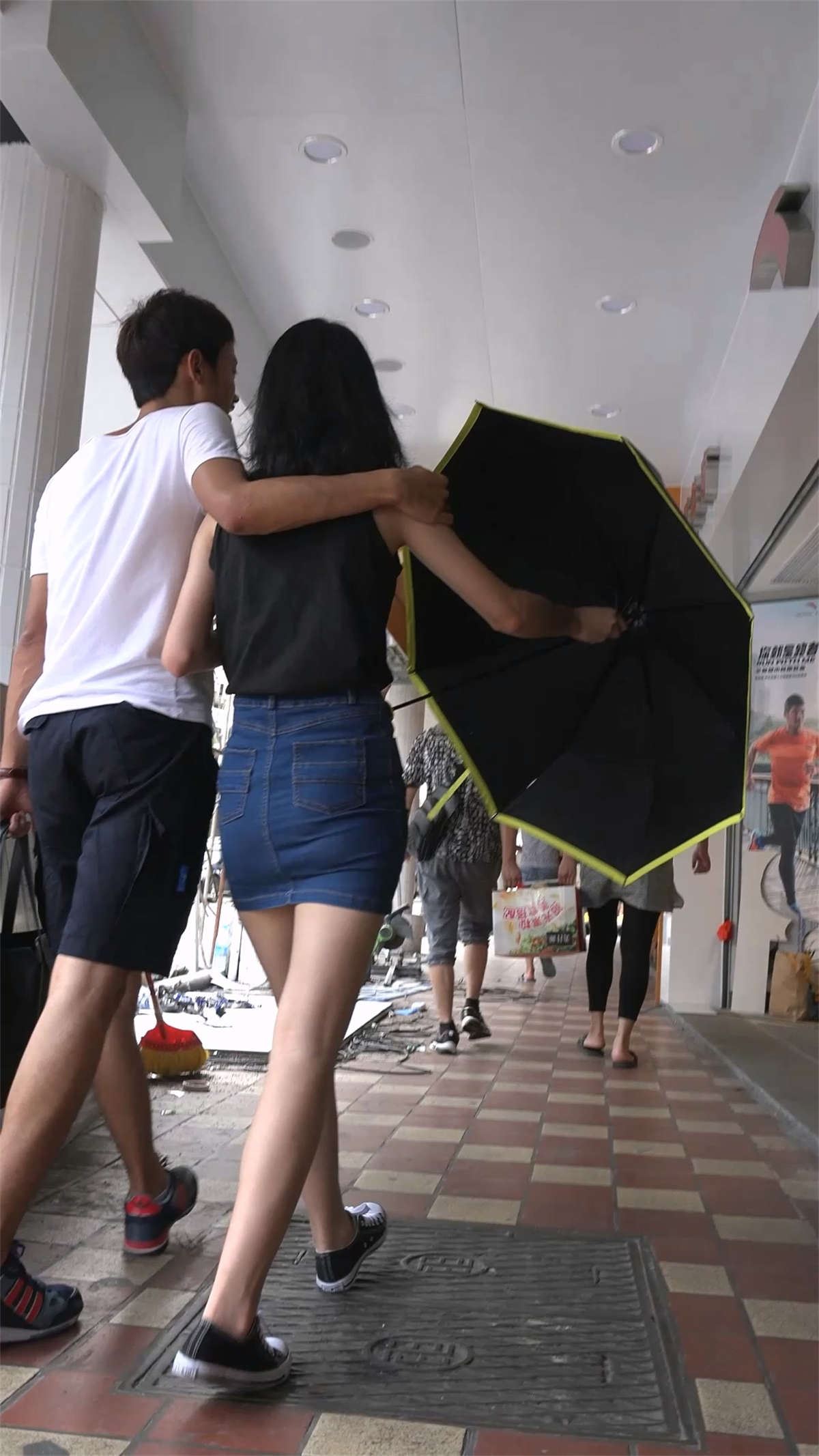 牛仔包臀裙气质美女