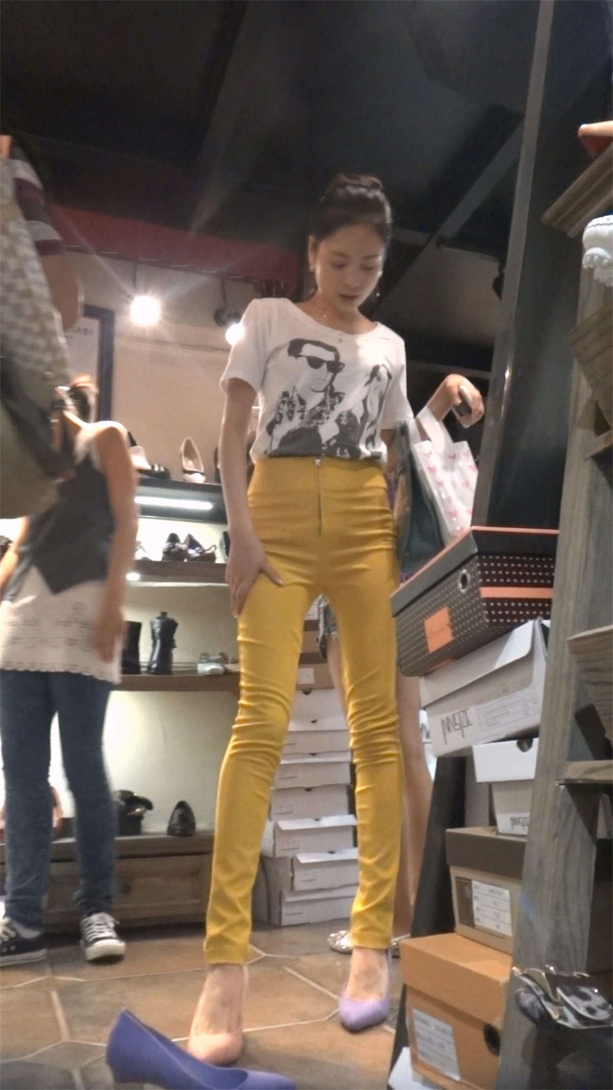 试鞋女神的逆天比例大长腿