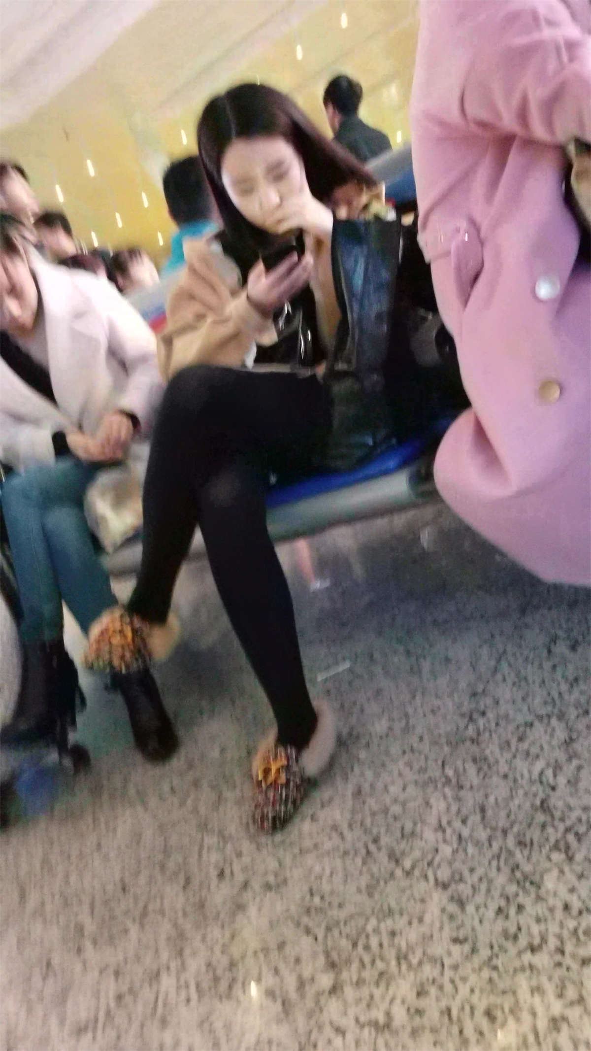 冰清玉洁相貌清纯的黑色裤袜小姐姐诶=