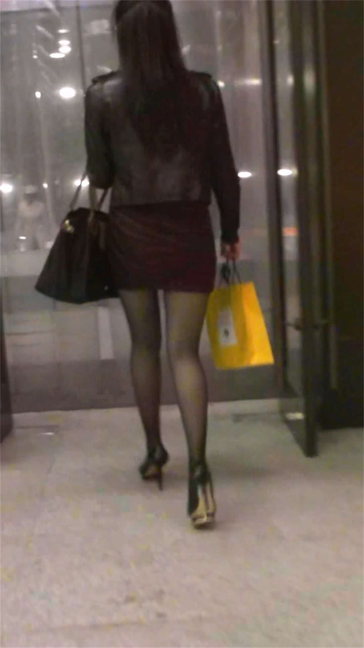 极品性感紫色紧身包臀裙黑丝美女
