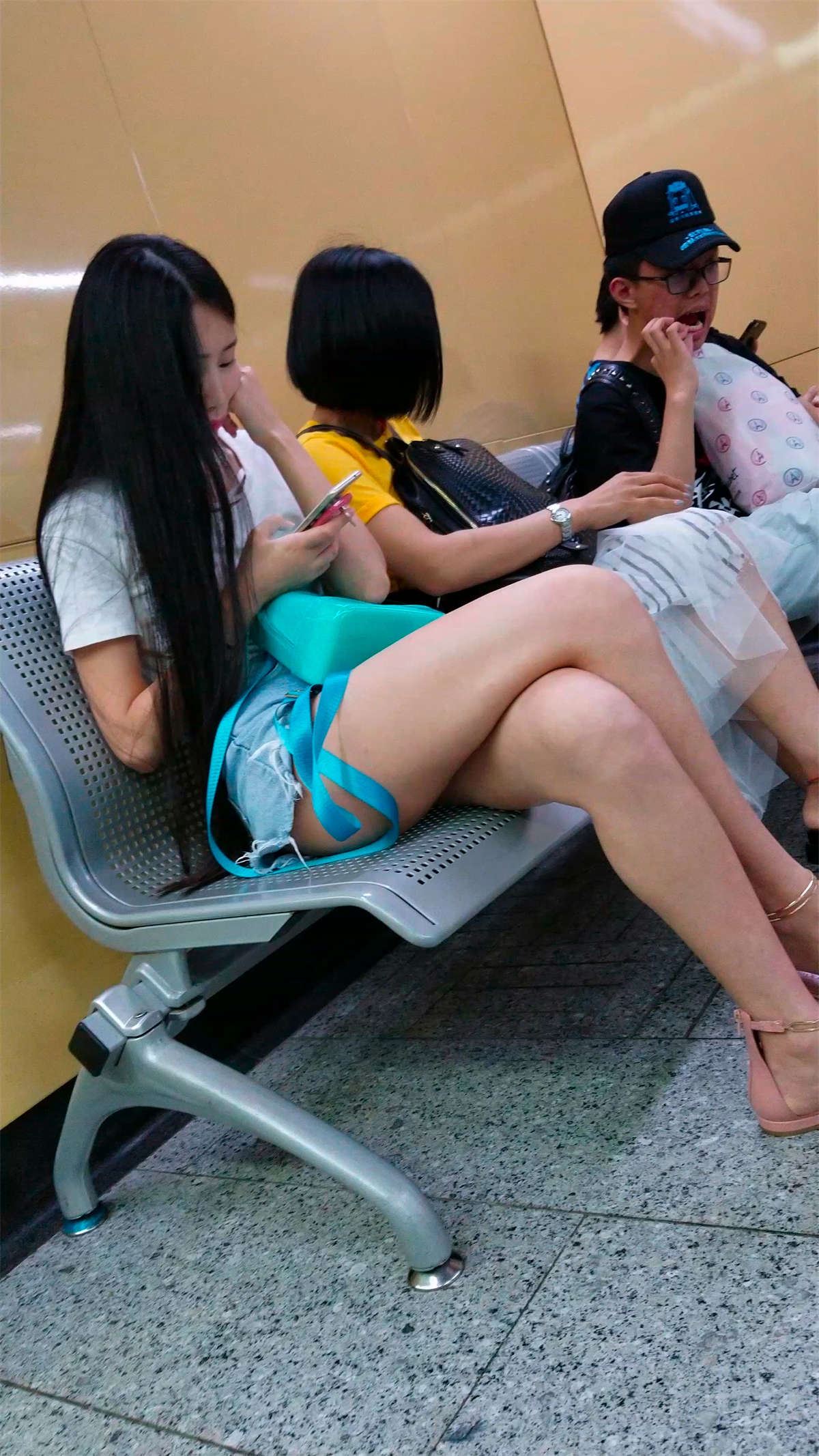 等侯的女孩