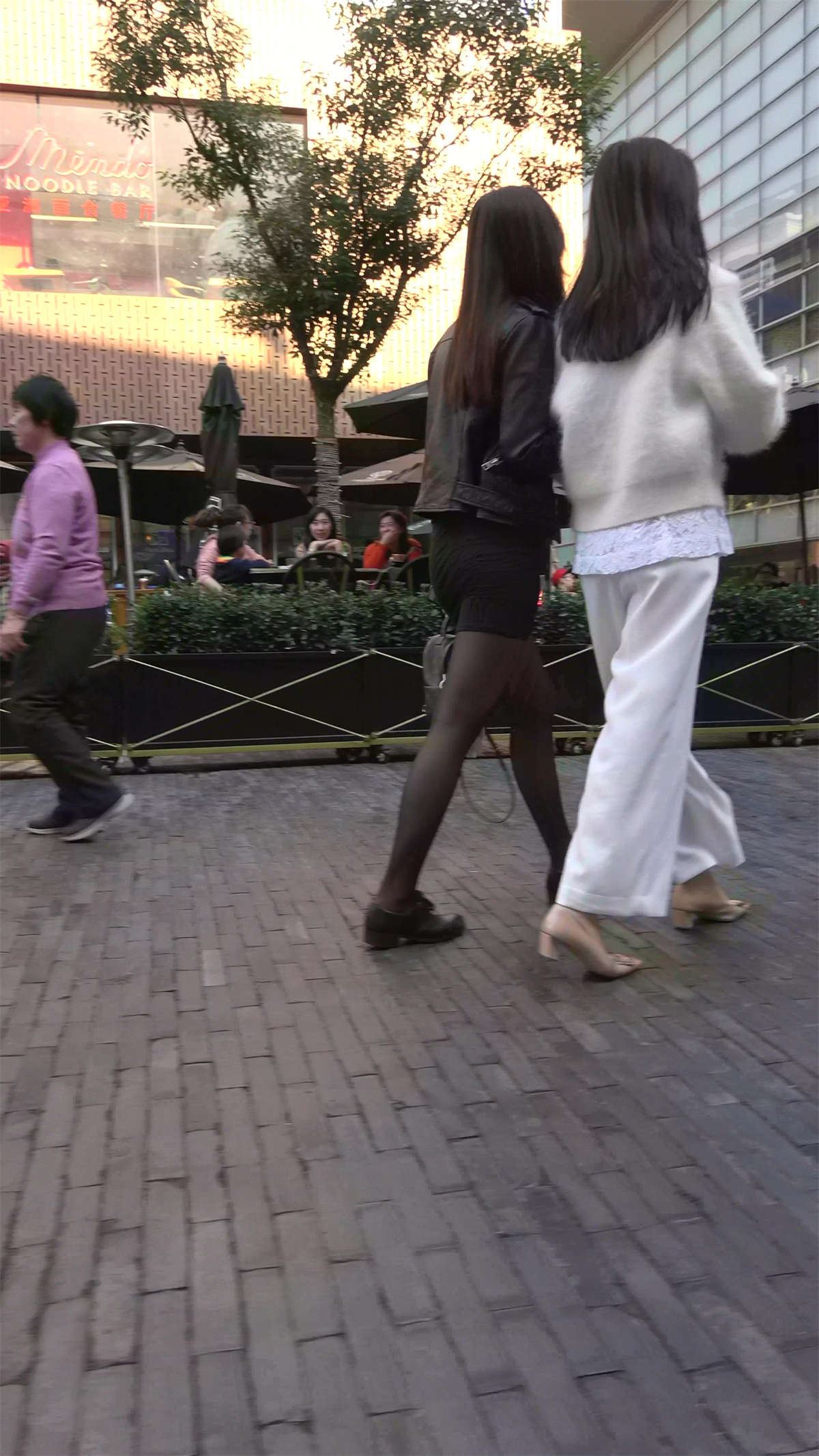 包臀短裙黑丝性感高跟美女