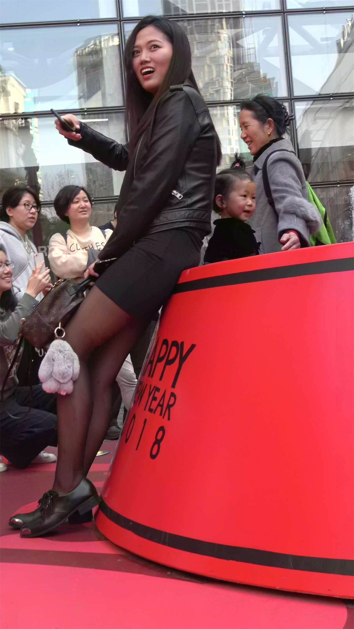 包臀短裙黑丝性感高跟美女