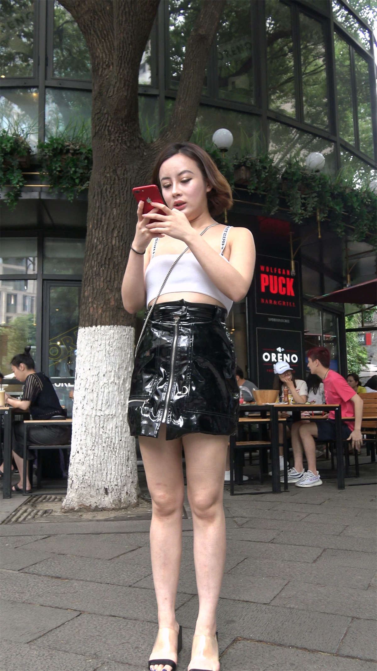 短衣性感抹胸包臀裙皮裙美女