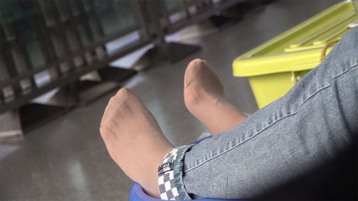 紧身牛仔，丝袜美足
