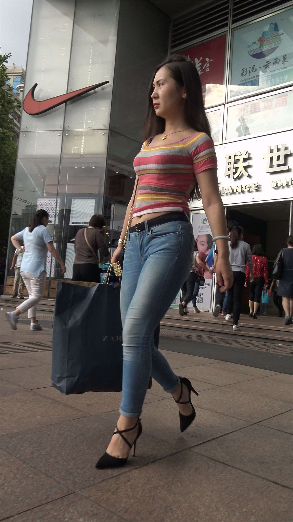 街拍极品气质牛仔高跟美女 1