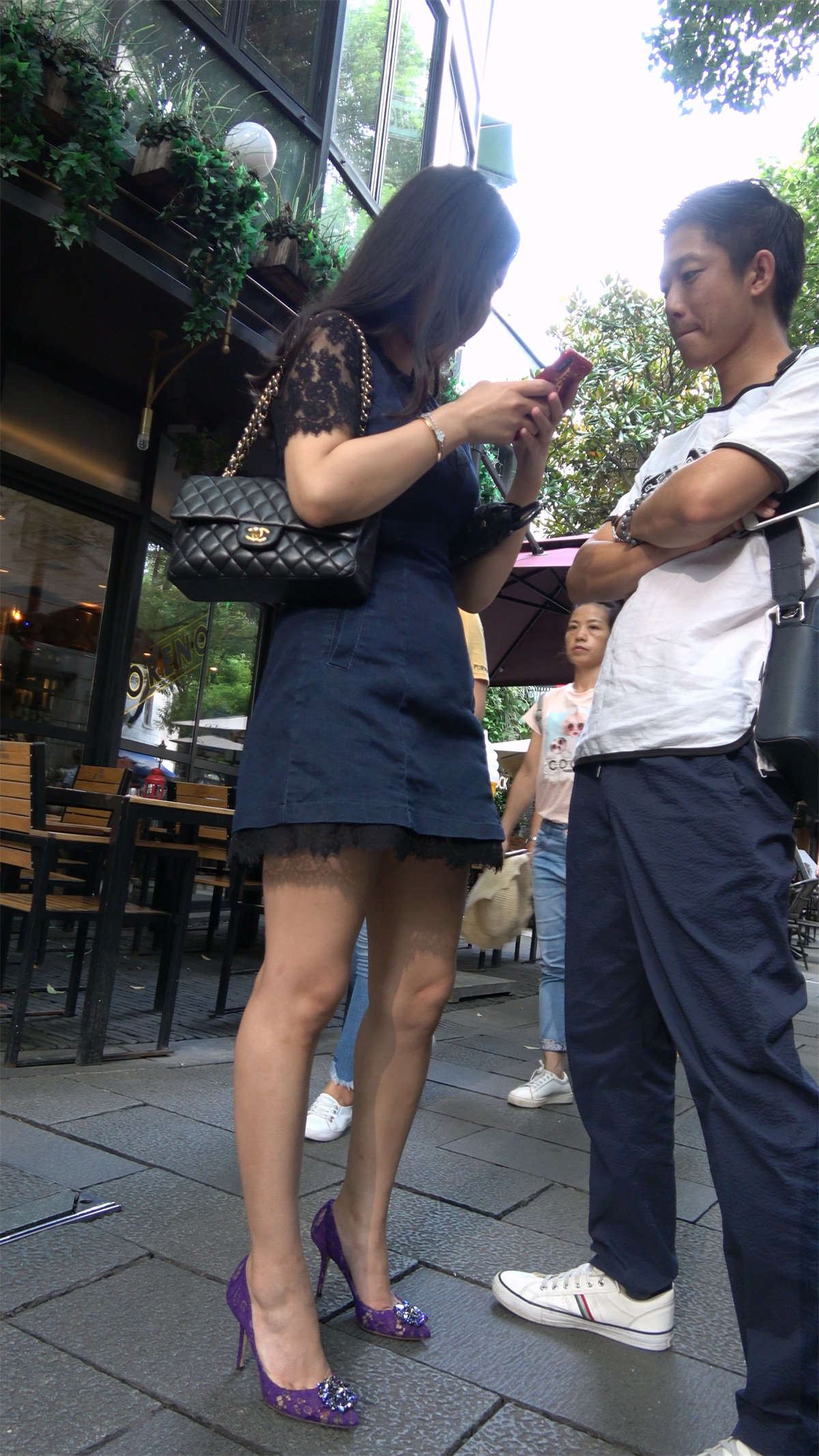 紫色高跟鞋街拍连衣裙性感美女
