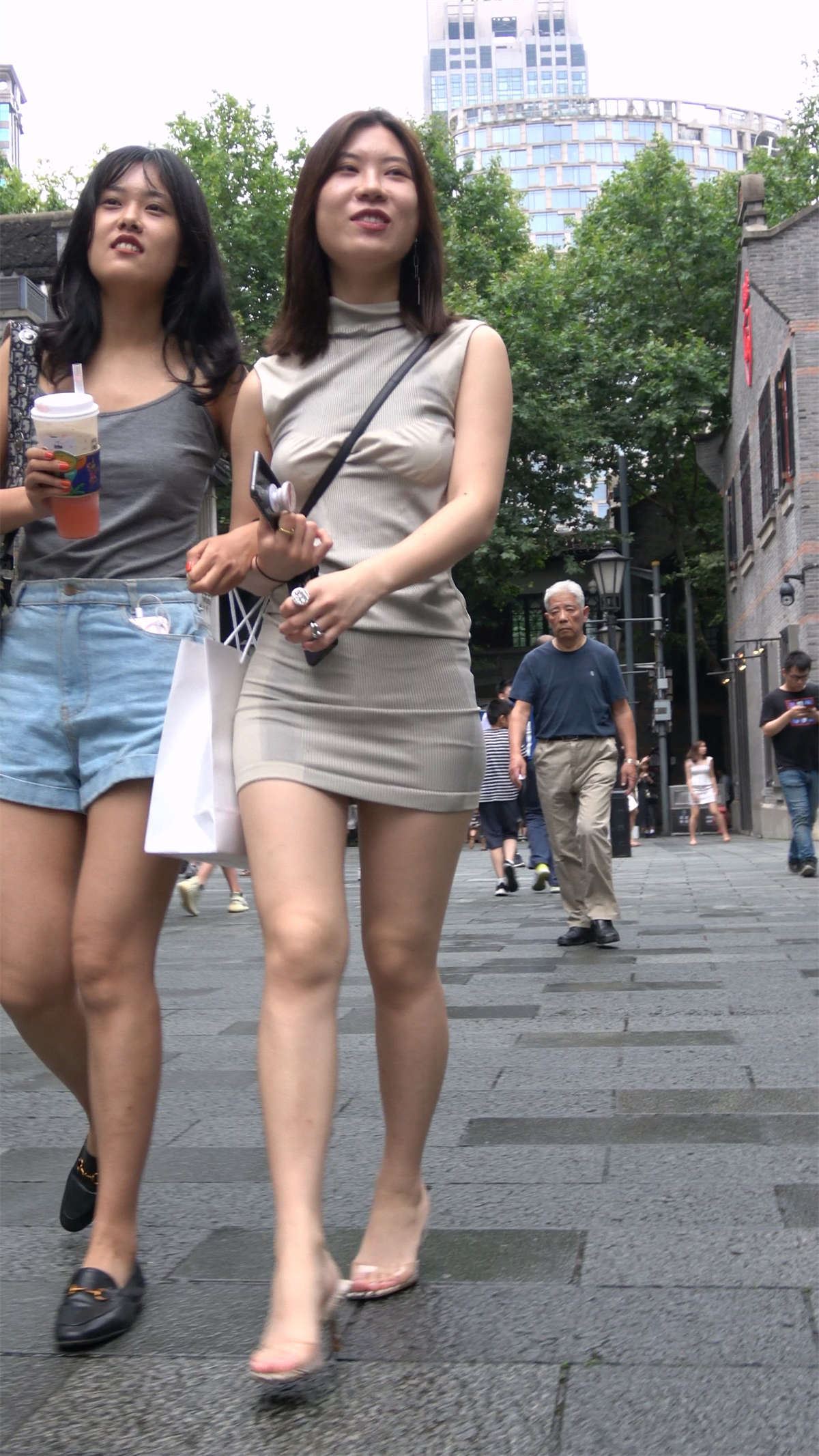 包臀短裙高跟美女