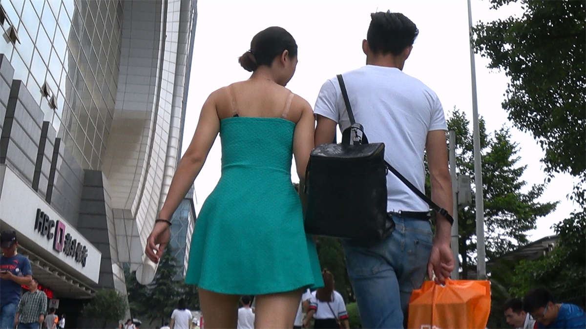 绿色连衣短裙高跟丰满身材漂亮美女