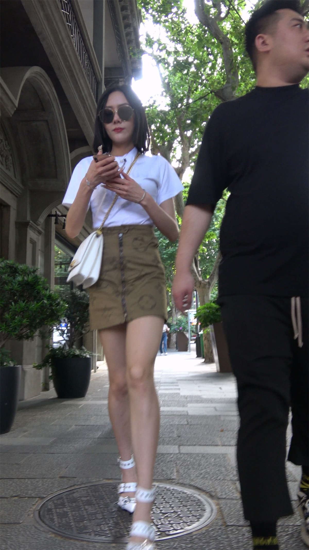 性感大长腿高跟短裙靓女