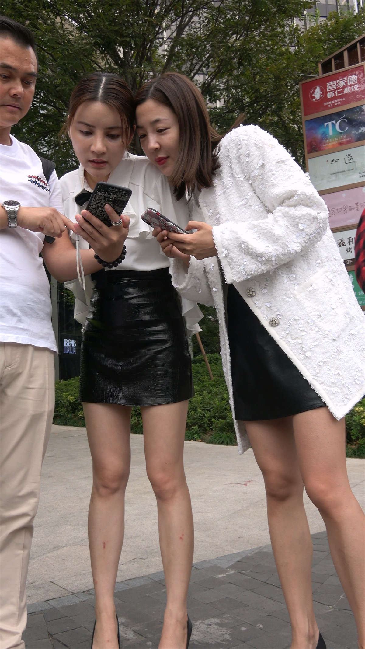 性感皮短裙美腿美女