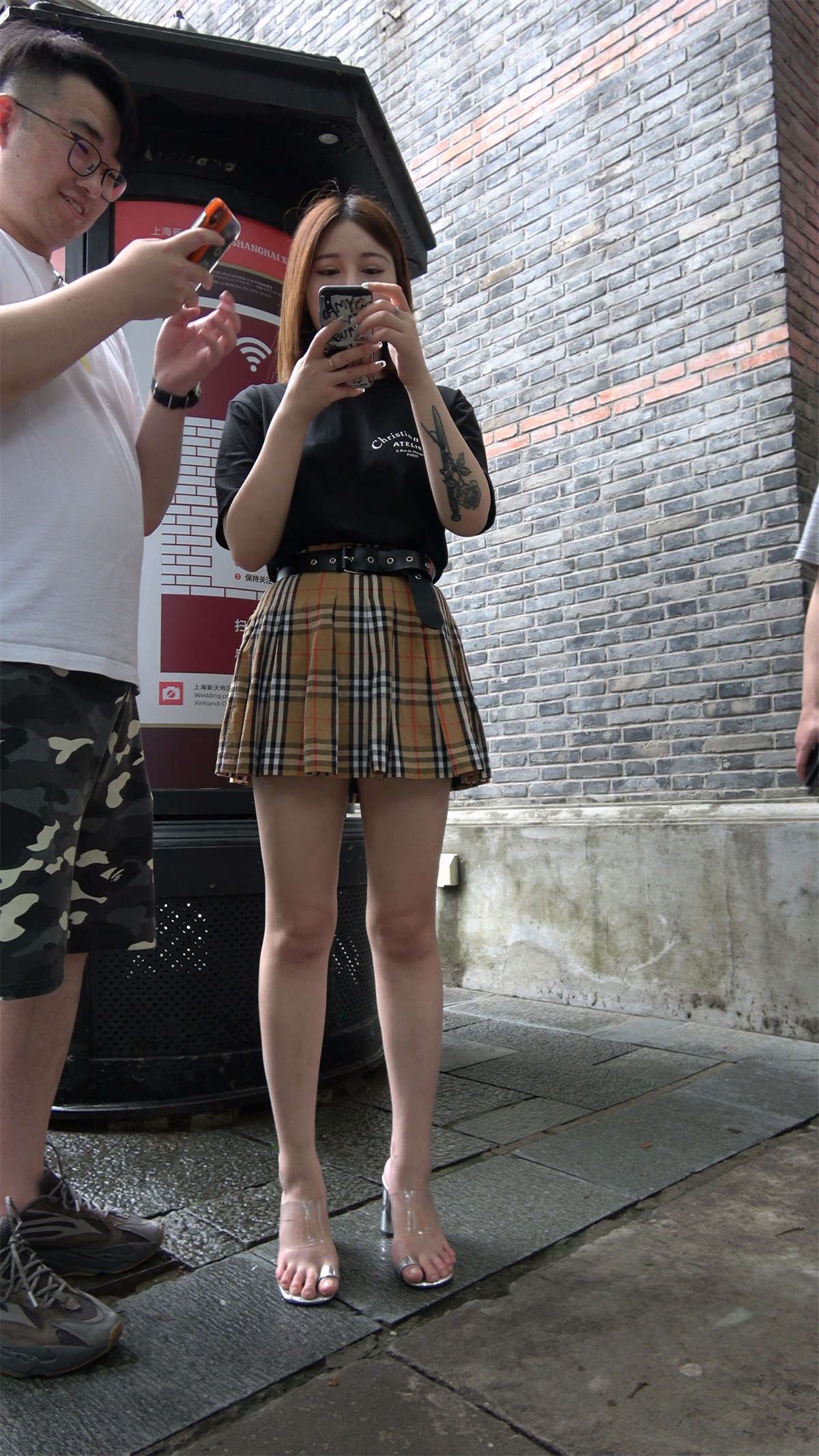 短裙美腿性感高跟鞋美女