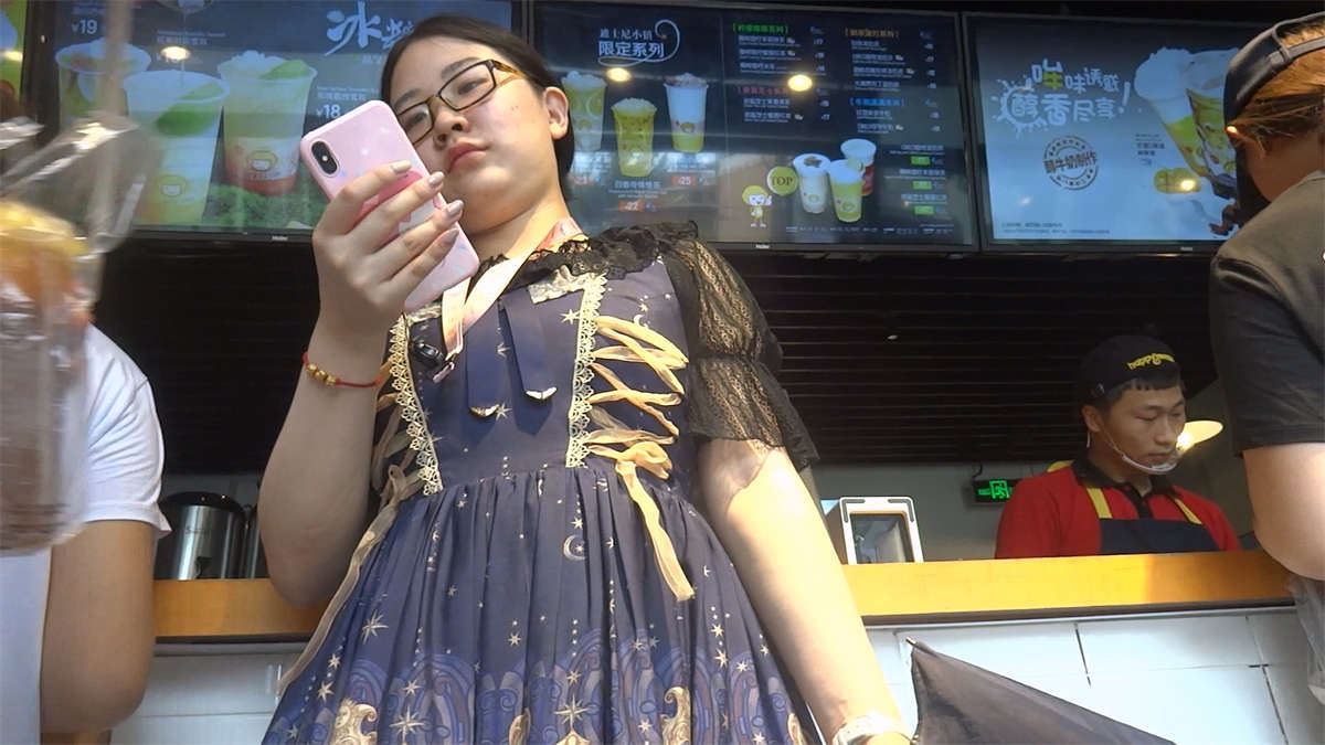 眼镜少妇