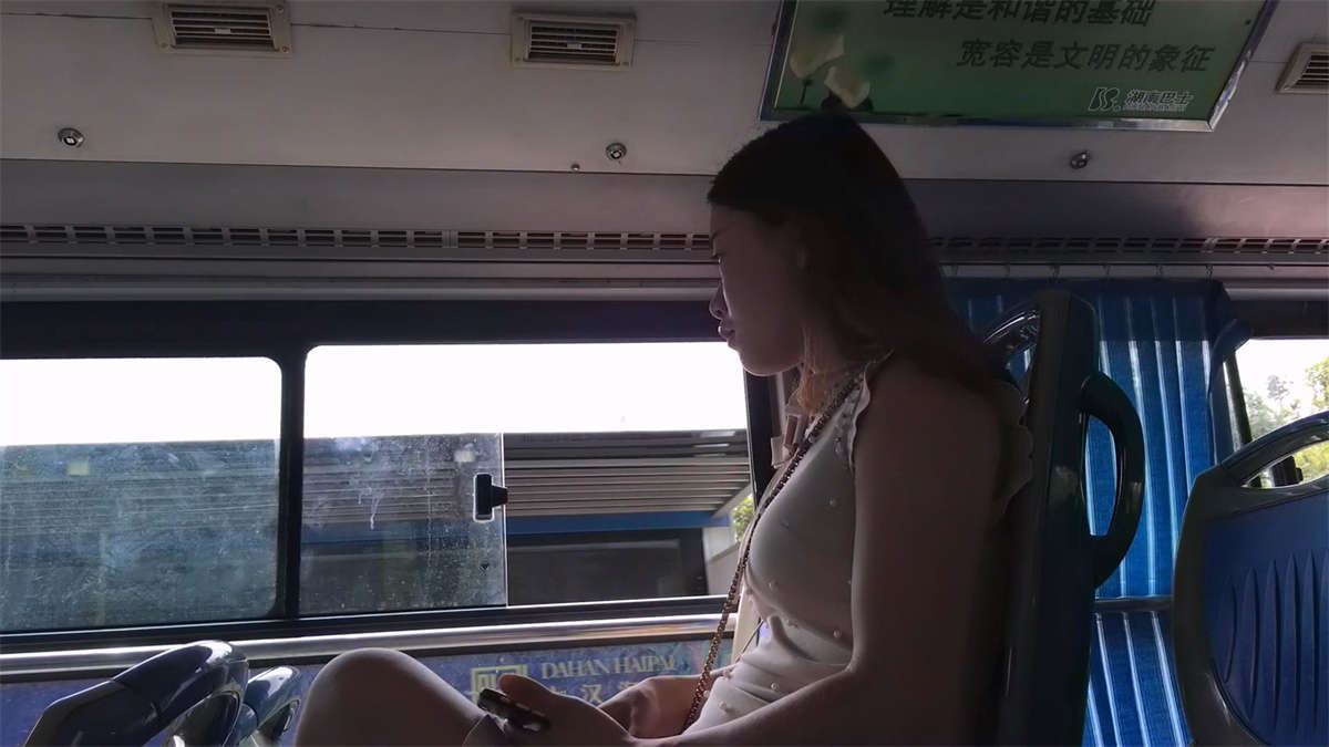 公交车美女