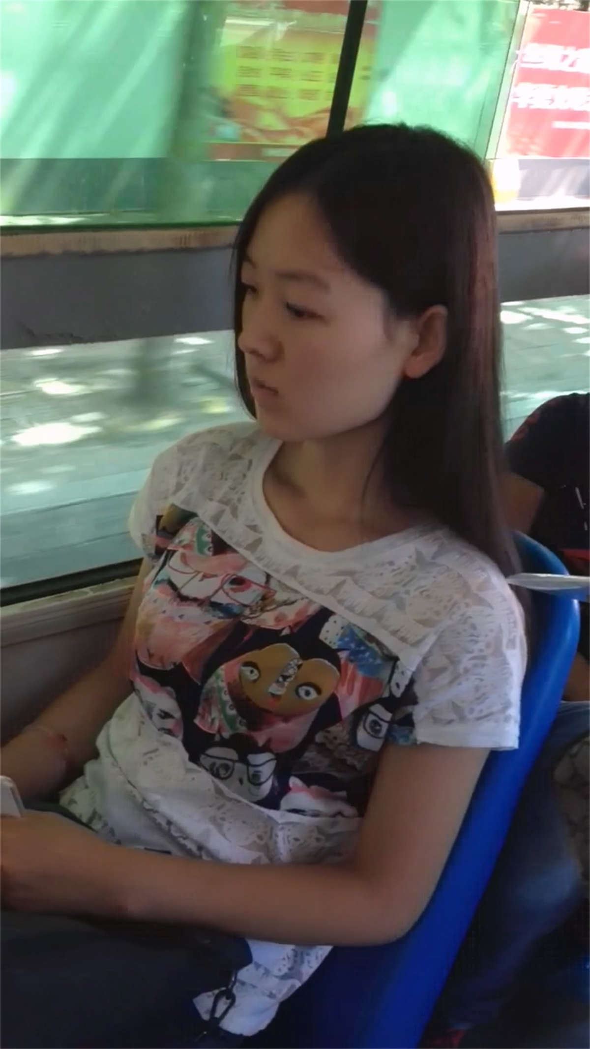 公交车上的小姐姐