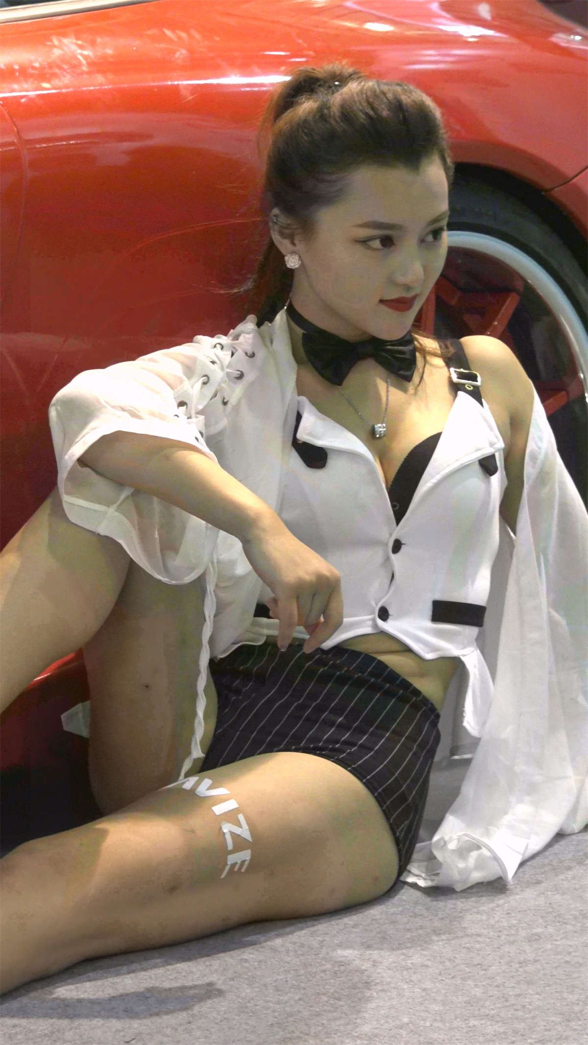 狂野性感车模