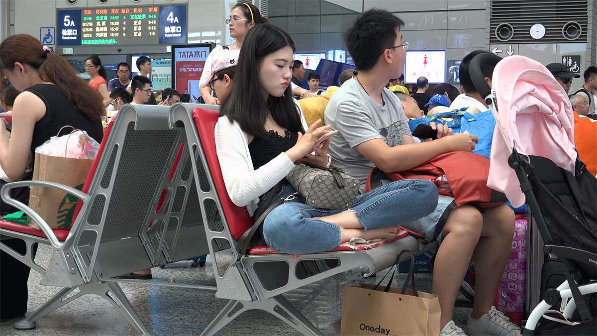 长发美女的素足