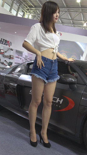 车展上的热裤美模