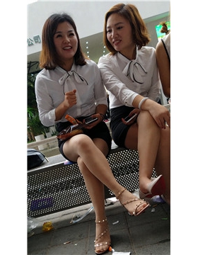 4k超清，街拍气质小清新笑容甜美的丝袜美腿女孩