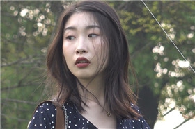 4k-公园草地放风筝的连衣裙文艺清新街拍美女