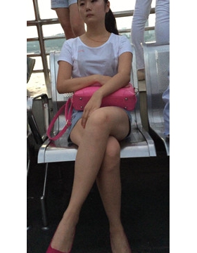 红色小高跟美腿女孩。